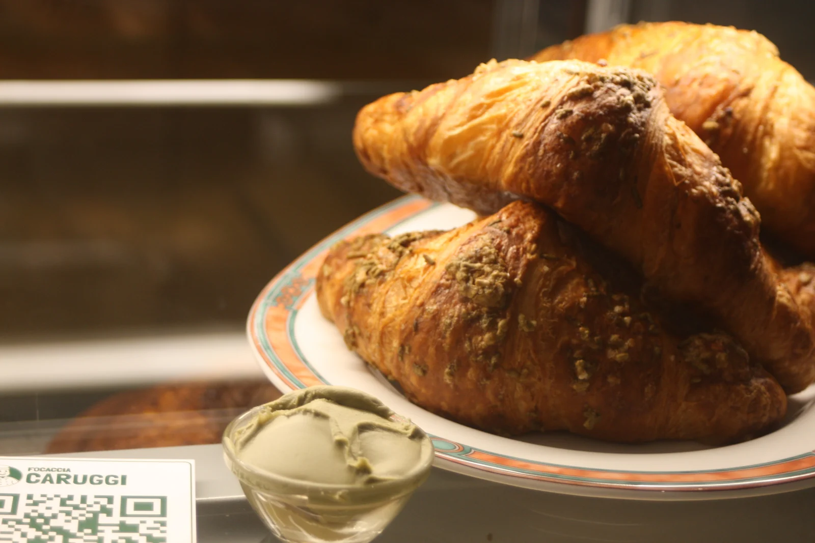 Croissants mit Pistaziencreme aus der BaerBack-Vitrine