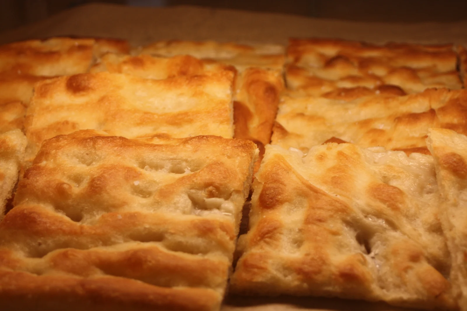 Goldbraun gebackene Focaccia Classica bei BaerBack